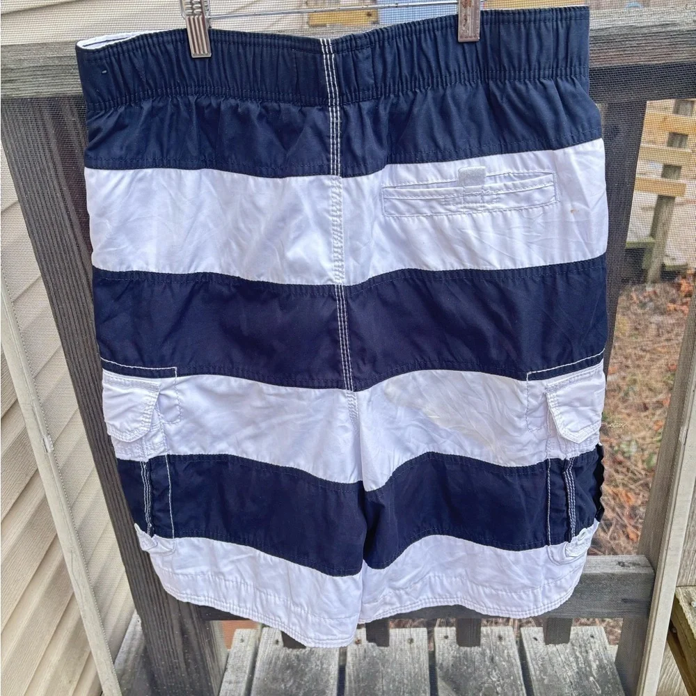 Abercrombie & fitch navy and white with a drawstring waist and cargo pockets